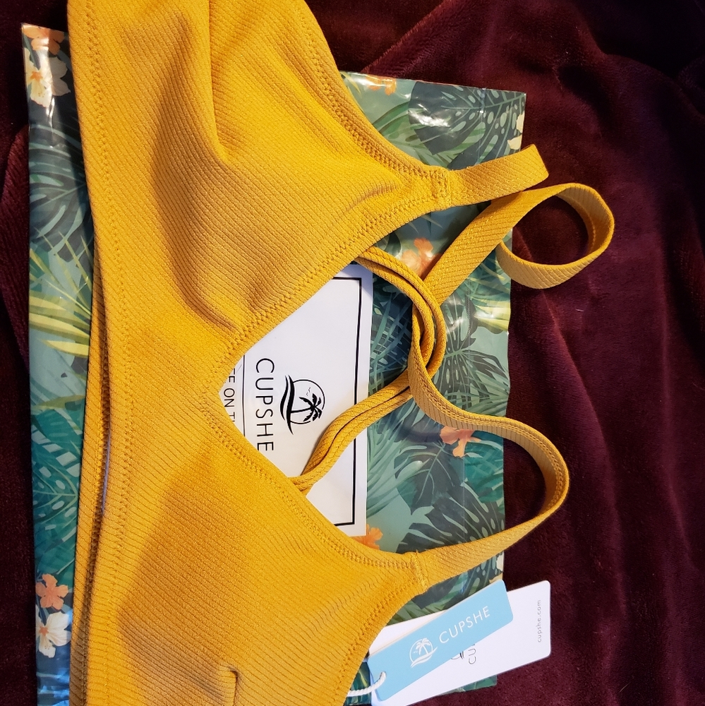 NWT Cupshe bikini top
